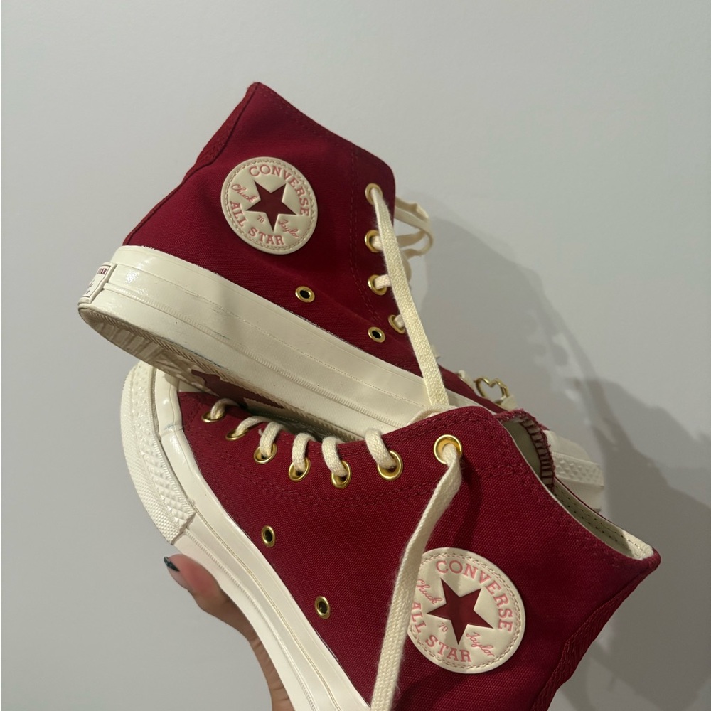 Converse Women's Red High-Top Sneakers. Valentine’s Collection (Woman)
